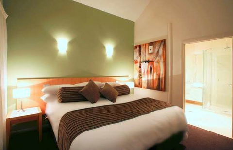 York Cove - Accommodation Main Beach 2