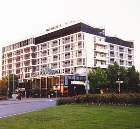 Hotel Adelaide International - Accommodation Main Beach 0