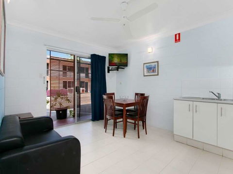 Cairns City Palms - Accommodation Main Beach 0