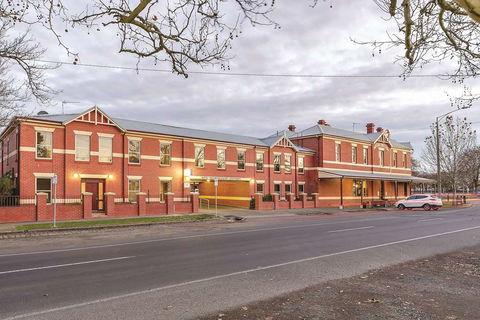 Lake Inn Ballarat - Accommodation Main Beach 1