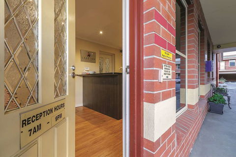 Lake Inn Ballarat - Accommodation Main Beach 2