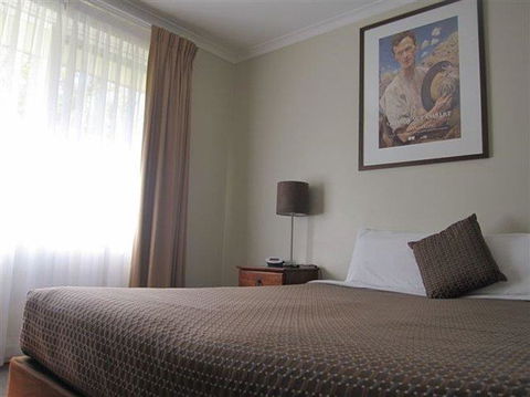 Forrest Hotel & Apartments - Accommodation Main Beach 7