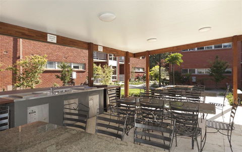 Forrest Hotel & Apartments - Accommodation Main Beach 8