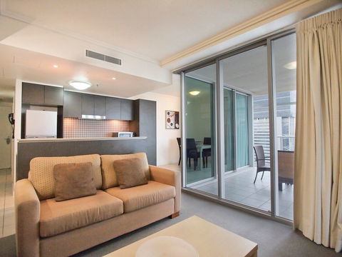 Oaks Casino Towers - Accommodation Main Beach 2