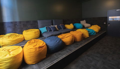 United Backpackers - Accommodation Main Beach 1