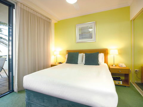Oaks Calypso Plaza Resort - Accommodation Main Beach 2