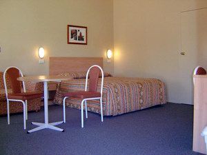 Country Gardens Motor Inn - Accommodation Main Beach 2