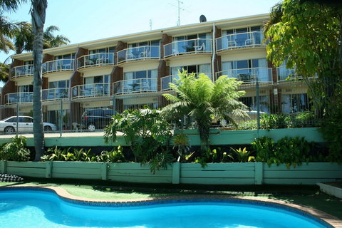 Sapphire Waters Motor Inn - Accommodation Main Beach 0