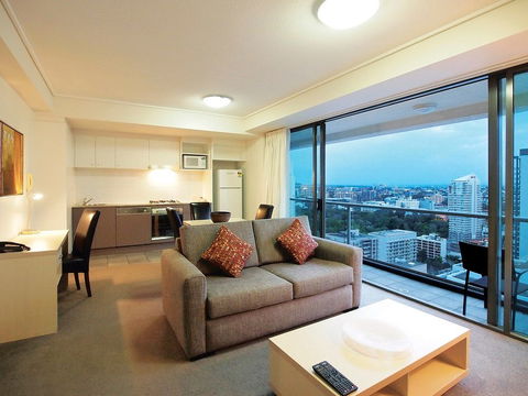 Oaks Felix - Accommodation Main Beach 1
