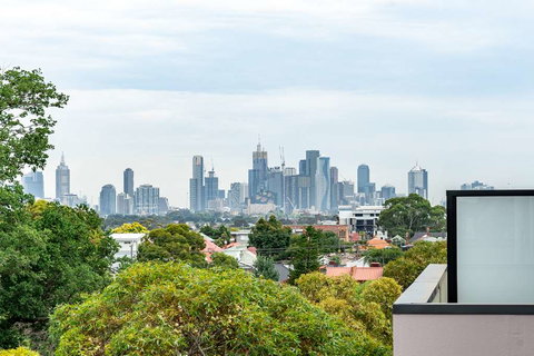 Artel Apartment Hotel Melbourne - Accommodation Main Beach 1