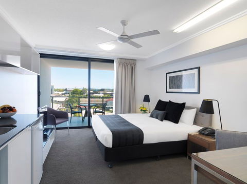 Oaks Carlyle - Accommodation Main Beach 2