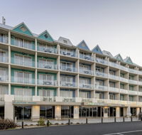 Lady Bay Resort - Accommodation Main Beach
