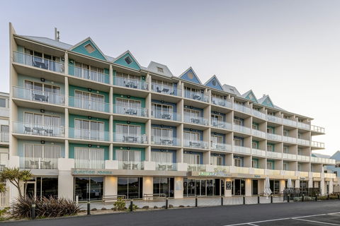 Lady Bay Resort - Accommodation Main Beach 0