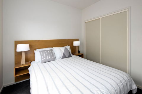 Lady Bay Resort - Accommodation Main Beach 1