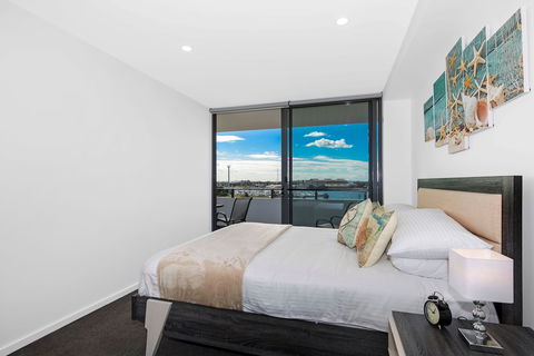 Astra Apartments Newcastle - Accommodation Main Beach 10