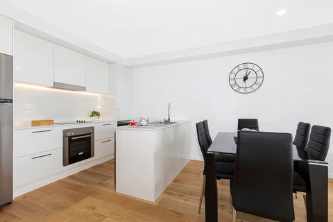 Astra Apartments Newcastle - Accommodation Main Beach 11