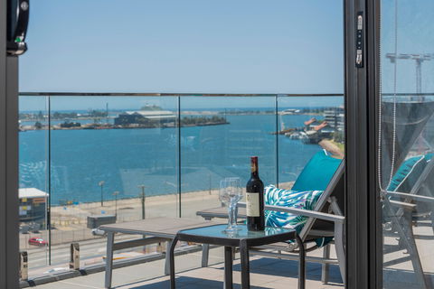 Astra Apartments Newcastle - Accommodation Main Beach 15