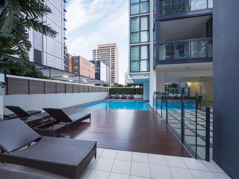 Oaks Charlotte Towers - Accommodation Main Beach 2