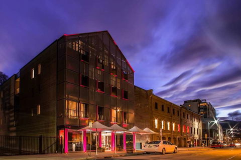 Salamanca Wharf Hotel - Accommodation Main Beach 1