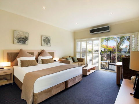 Oaks Pacific Blue Resort - Accommodation Main Beach 0