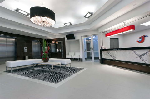 Jephson Hotel - Accommodation Main Beach 2