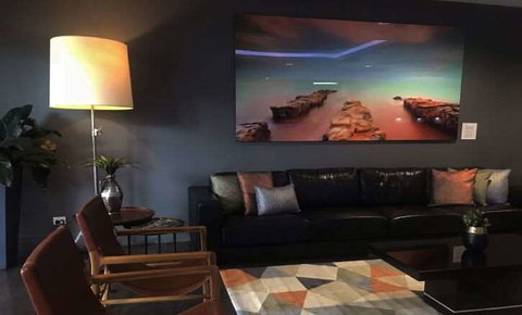 H on Smith Hotel - Accommodation Main Beach 2