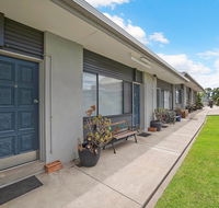 Hamilton Lakeside Motel - Accommodation Main Beach