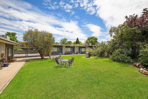 Hamilton Lakeside Motel - Accommodation Main Beach 1