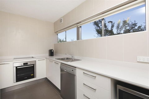 Forrest Hotel & Apartments - Accommodation Main Beach 1