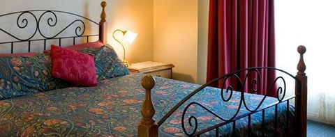 John Pirie Motor Inn - Accommodation Main Beach 0