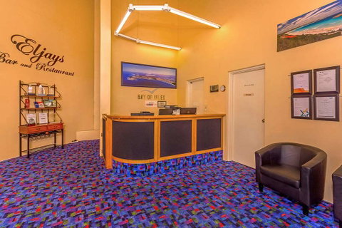 Comfort Inn Bay of Isles - Accommodation Main Beach 1