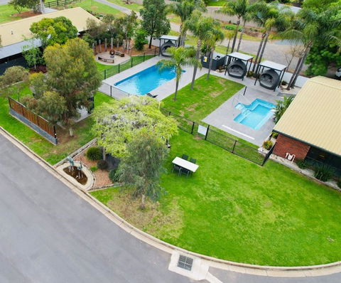 Federation Motor Inn - Accommodation Main Beach 0