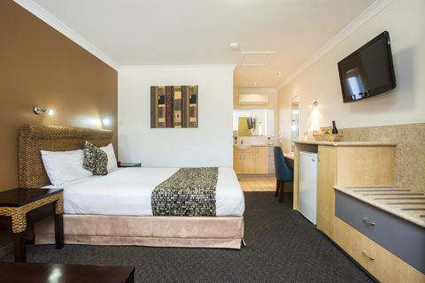 Coral Cay Resort - Accommodation Main Beach 1
