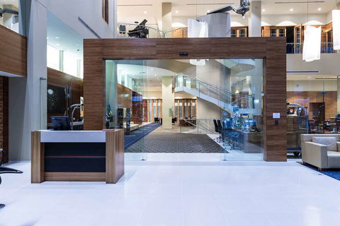 RACV City Club - Accommodation Main Beach 2