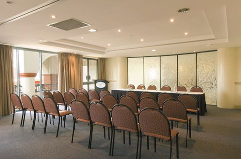 Oaks Calypso Plaza Resort - Accommodation Main Beach 4