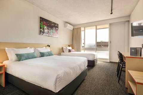 Nightcap At Waltzing Matilda Hotel - Accommodation Main Beach 2