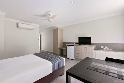 Econo Lodge Beachside - Accommodation Main Beach 6