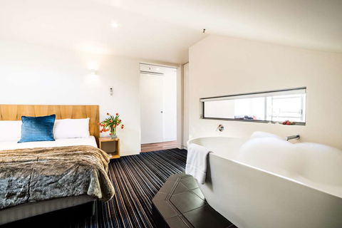 Salamanca Wharf Hotel - Accommodation Main Beach 2