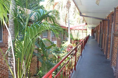 Flinders Motel - Accommodation Main Beach 2