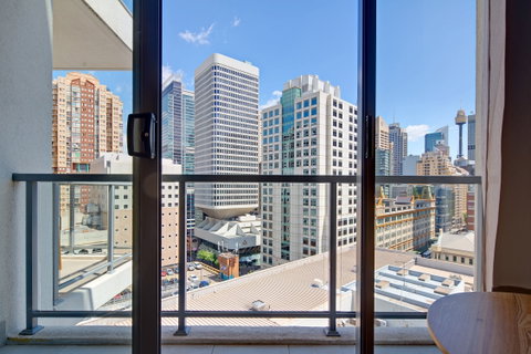 Zara Tower Serviced Apartments - Accommodation Main Beach 2