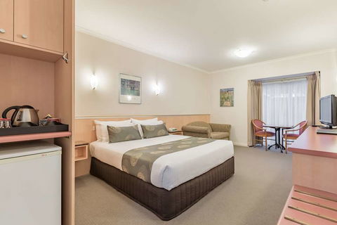 Waverley International Hotel - Accommodation Main Beach 1