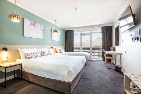 Watermark Glenelg - Accommodation Main Beach 2