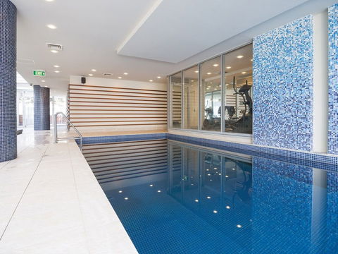 Oaks Liberty Towers - Accommodation Main Beach 2