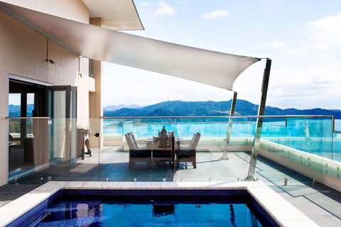Reef View Hotel - Accommodation Main Beach 2