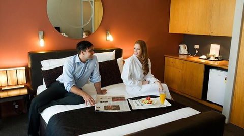 The Clarendon Hotel - Accommodation Main Beach 2