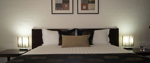 Blazing Stump Motel & Suites - Accommodation Main Beach 0
