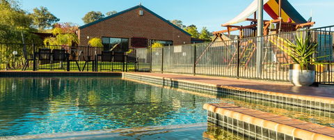 Blazing Stump Motel & Suites - Accommodation Main Beach 1
