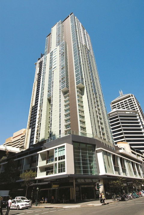 Oaks Festival Towers - Accommodation Main Beach 0