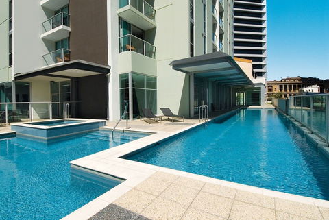 Oaks Festival Towers - Accommodation Main Beach 2