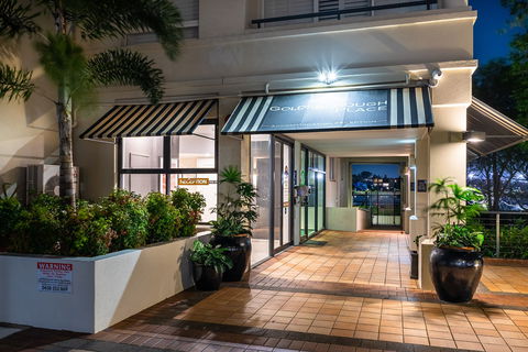 Goldsborough Place - Accommodation Main Beach 1
